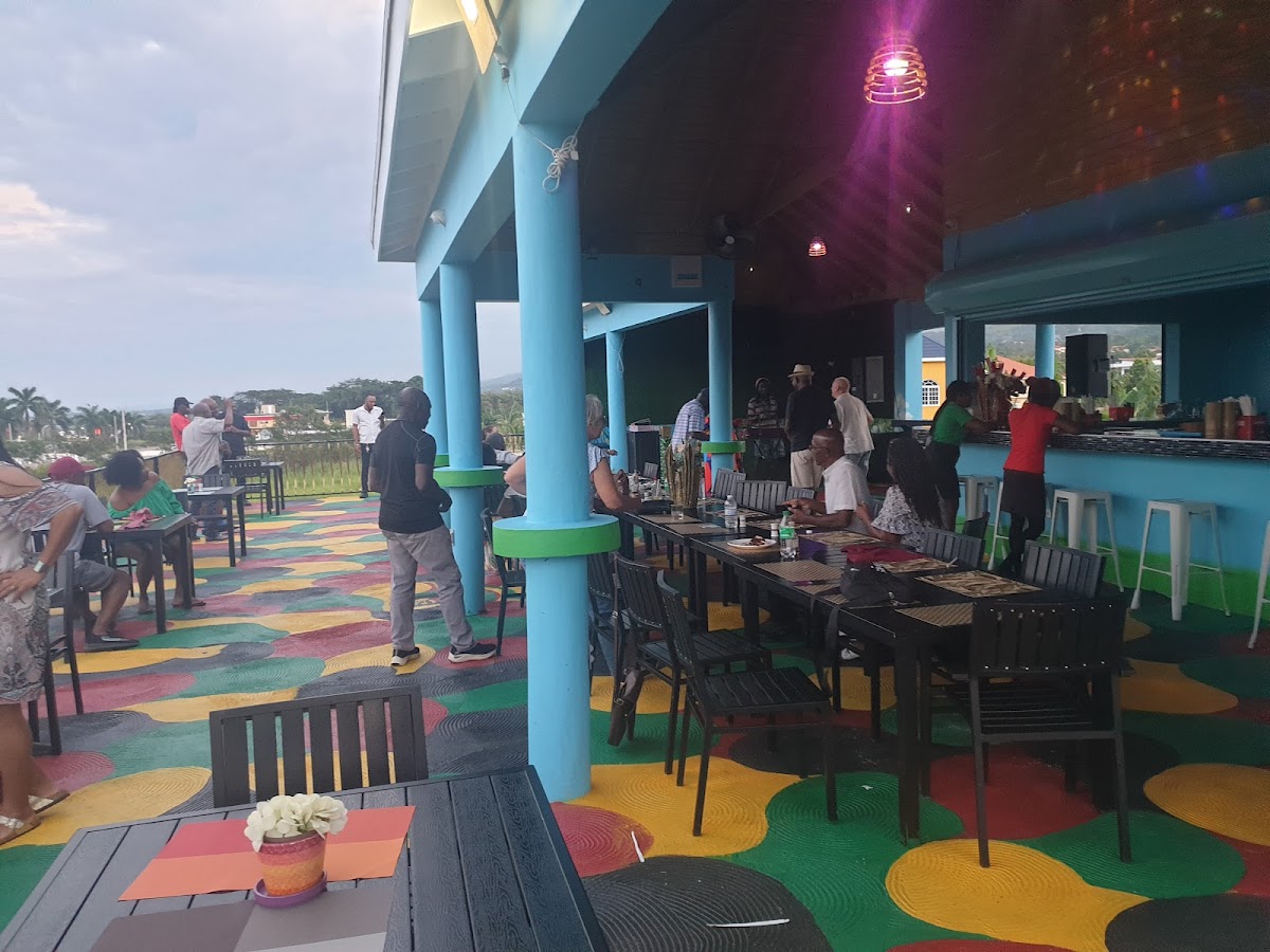 Starliner Seafood Wine-Bar And Grill